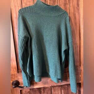 SO Junior’s Medium Green Turtleneck Sweater NWOT